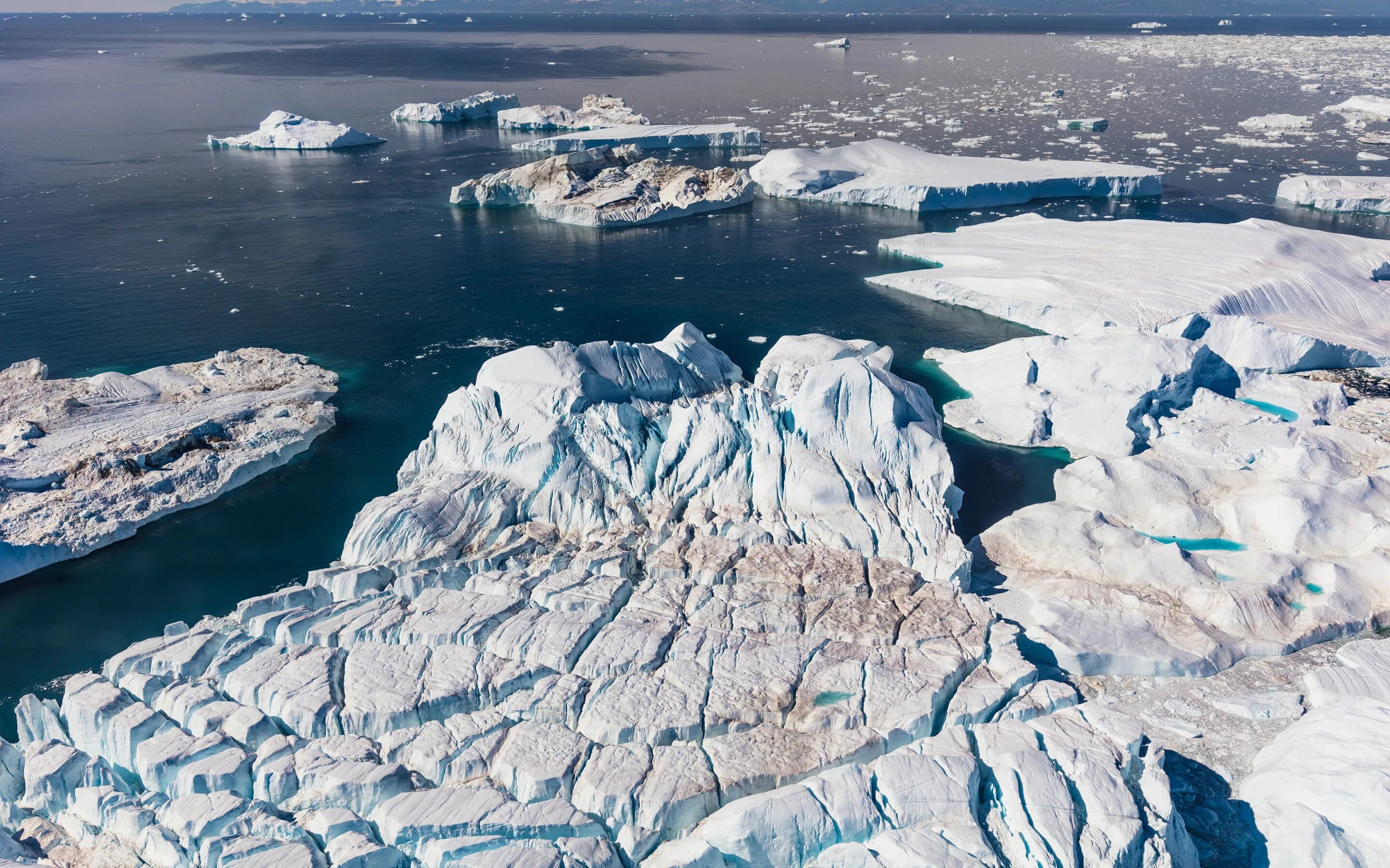 Мелкий лед на воде 4. Норт айс Гренландия. Ледники Гренландии. Ледник Франца-Иосифа. Станция Норт-айс на севере Гренландии.