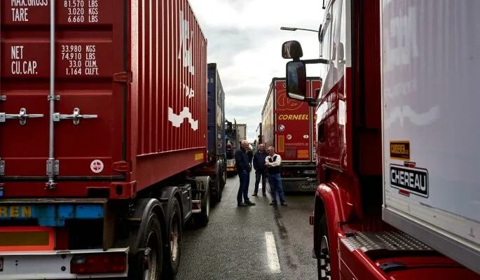 Требования к автобусу по перевозке детей. Виды пассажирских железнодорожных перевозок. Какая перевозка является детской. Памятка правила перевозки детей в автобусе. Требования к автобусам перевозящим детей.