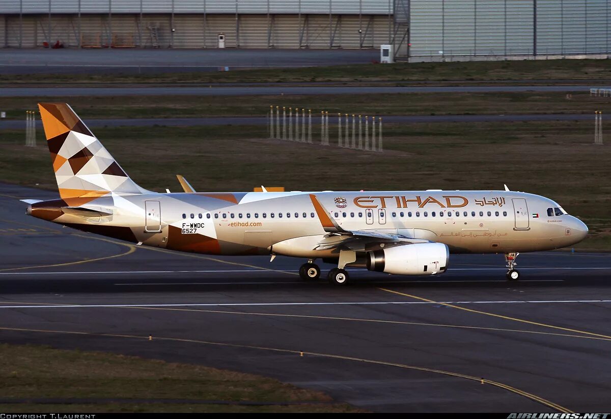 Airbus a320. Самолёт Airbus a320. Самолёт Airbus 320 232. Airbus a320 Etihad. Аэробус а320 Airways.