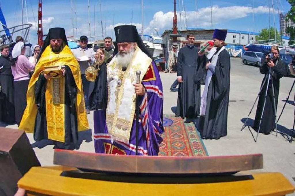 Благослови на дальний. Морской крестный ход. Крестный ход Владивосток. Благословенный Дальний Восток сообщество друзей.