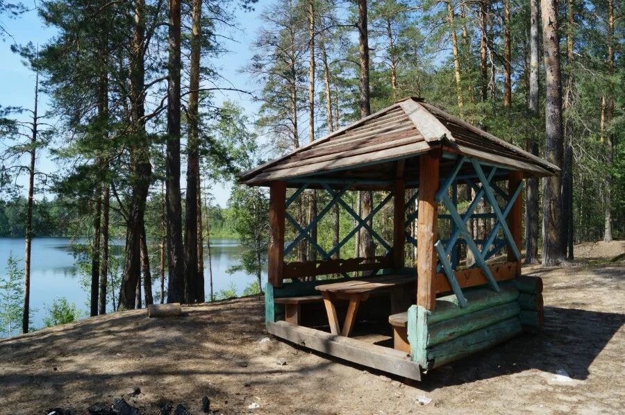 Чёрное озеро Йошкар Ола беседки. Озеро длинное Всеволожск беседка. Ильиногорское озеро с беседками. Беседка на берегу реки. Озера аренда беседок