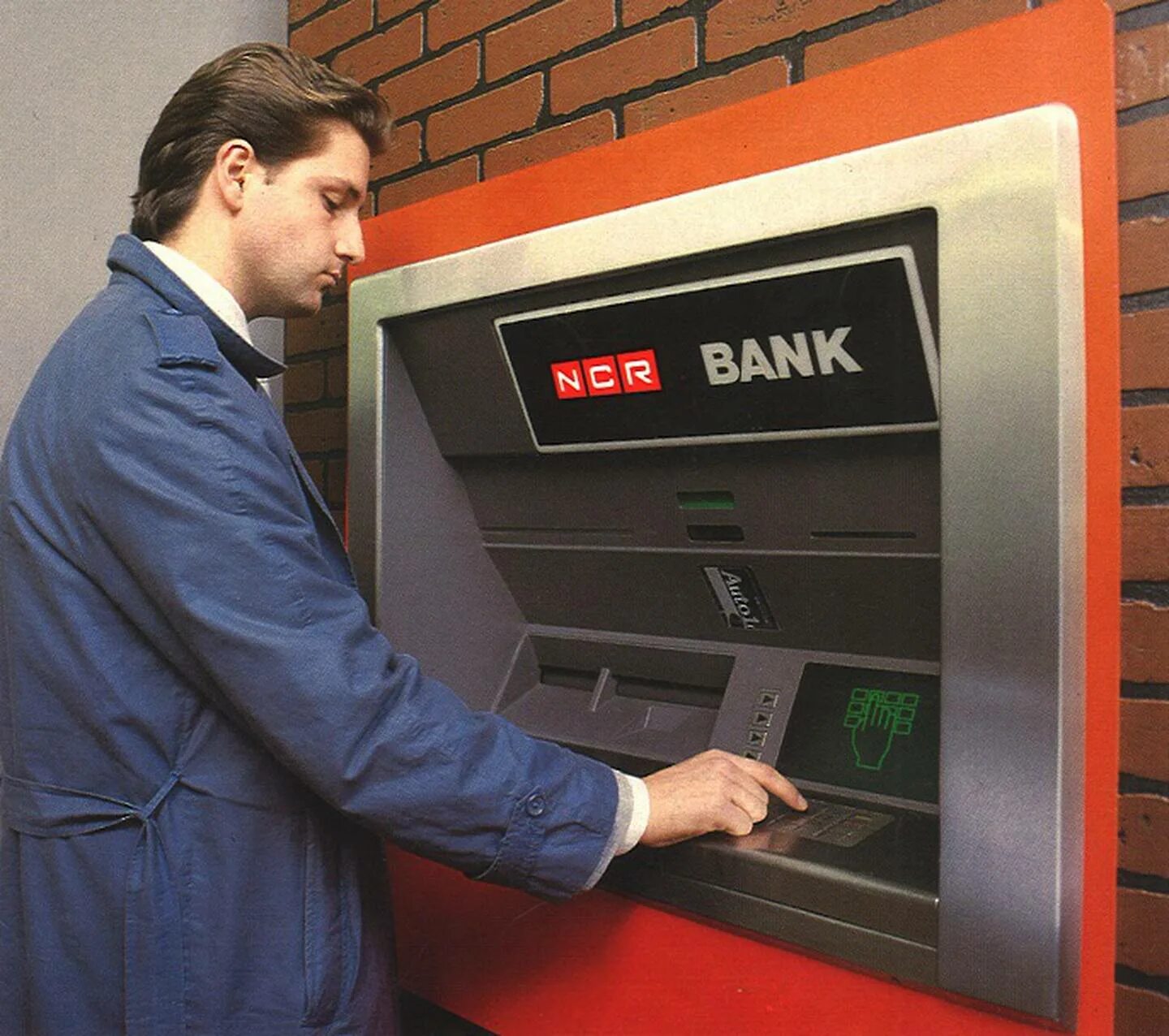 Банкомат (ATM). Эволюция банкоматов. Новые банкоматы. Банкомат США.