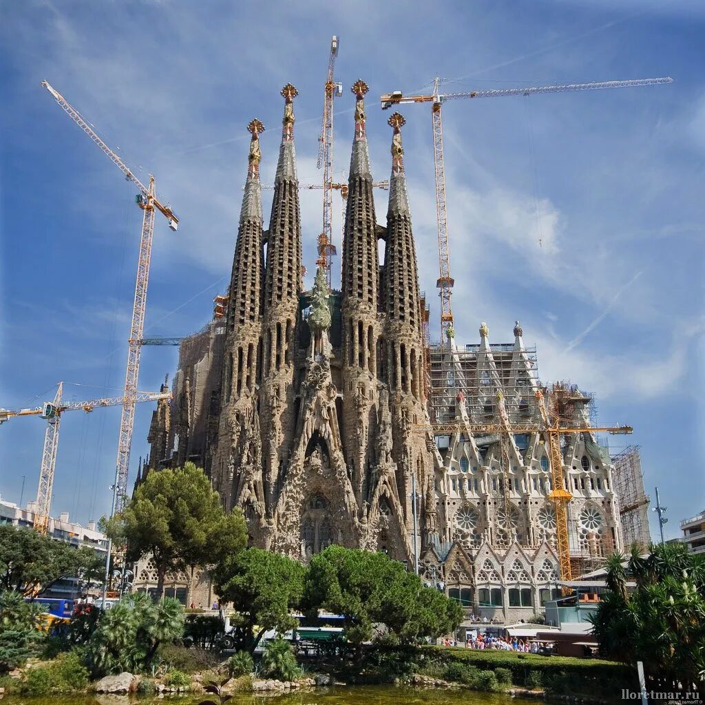 саграда де фамилия 2021. архитекторы саграды. архитекторы саграды. саграда фамилия (искупительный храм святого семейства) в барселоне. гауди архитектор собор святого семейства.