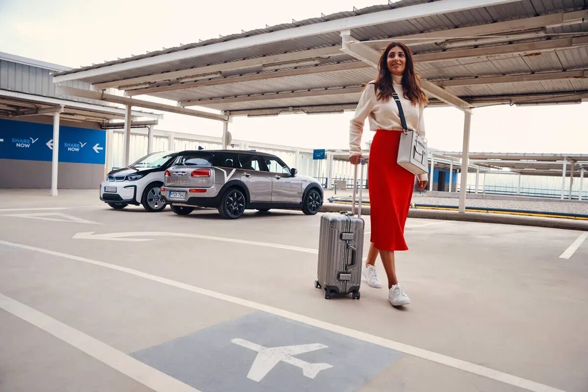 Машина с багажом. Автопрокат симферополь аэропорт. Крым автопрокат симферополь. Аренда авто в аэропорту. Встреча в аэропорту на авто.