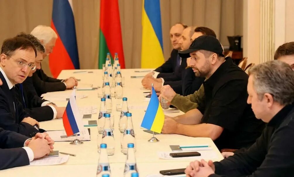 Переговоры росси и уркианы. Делегация украины на переговорах. Новости украины переговоры начались. Новости украины переговоры начались. Делегация украины на переговорах.