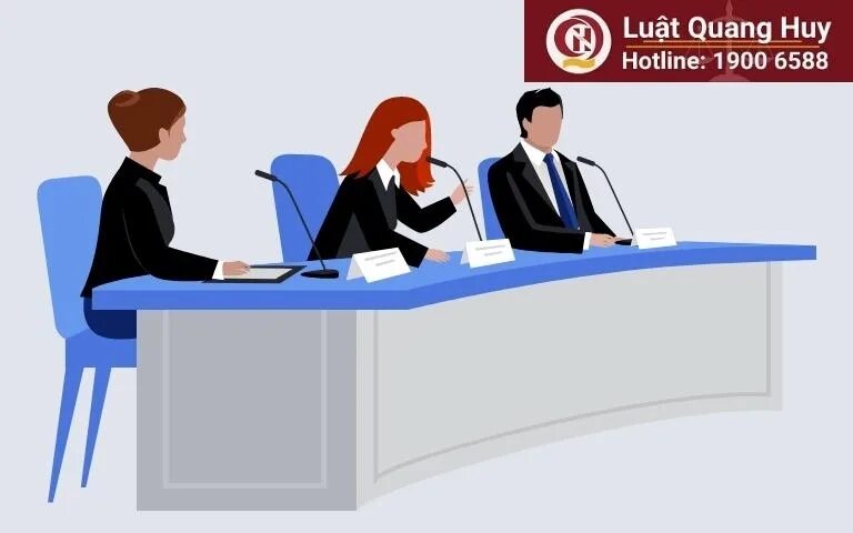 Проверить служащего