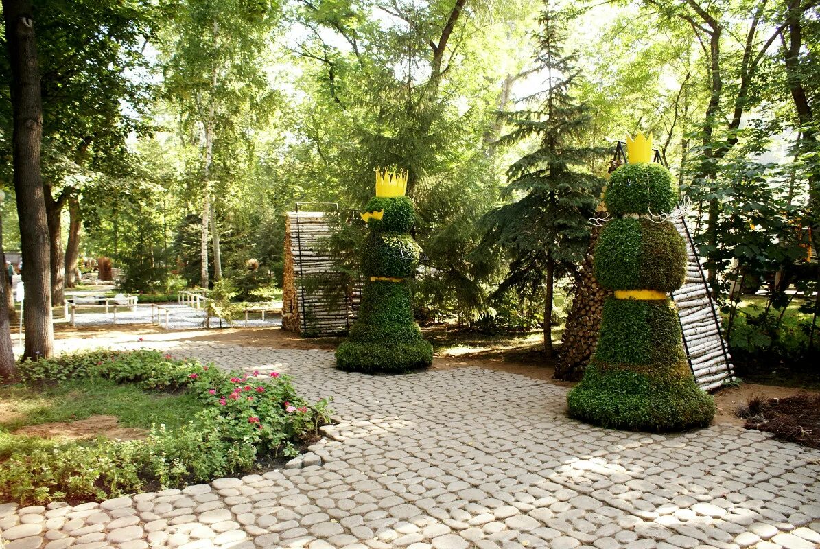 Сад представлял. Струковский сад. струковский парк. город самара струковский парк. струковский парк самара волга.