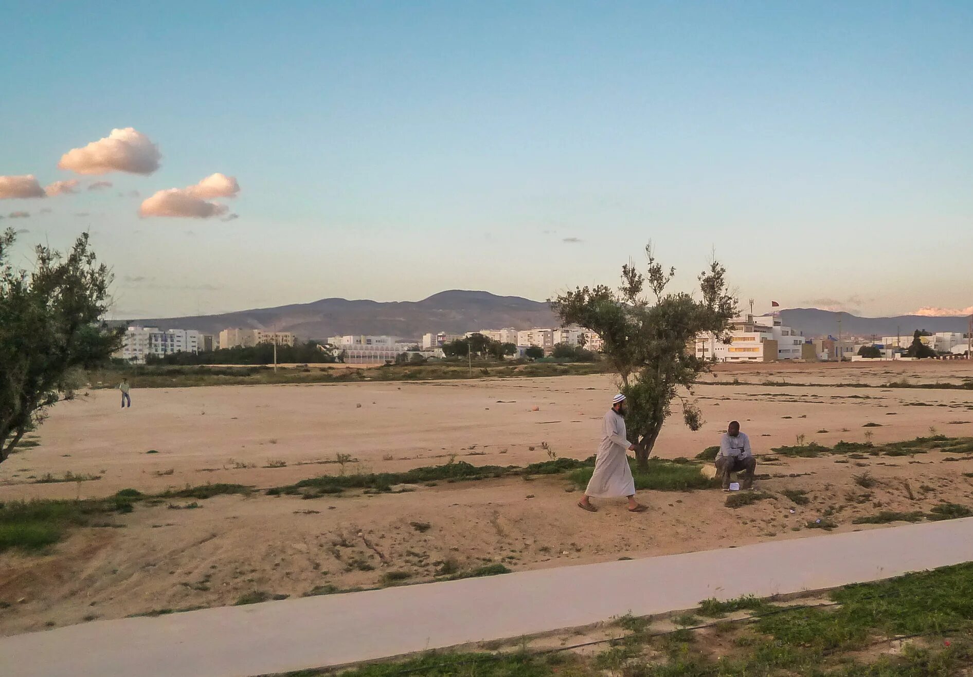 Достопримечательности в марокко площадь джемаа эль фна. Средняя температура в марокко по месяцам. Марокко в апреле. Осадки в марокко по месяцам. Осадки в марокко.