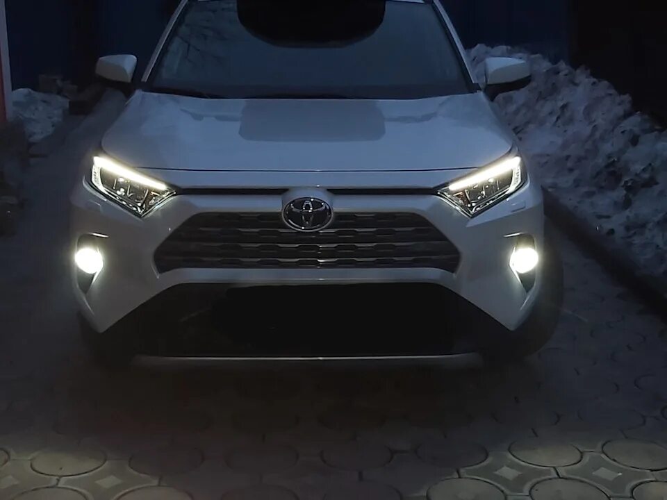 Ресницы на фары рав 4 2019г. Фара rav4 2022 led. Фары рав 4 2021. Rav4 2021 led оптика. Тойота рав 4 2018 фары.