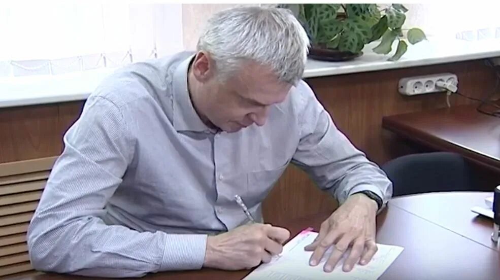 Выборы депутатов госдумы. Кандидаты в муниципальные депутаты. Выборы губернатора магаданской. Фото кандидата. Пенсионеры.