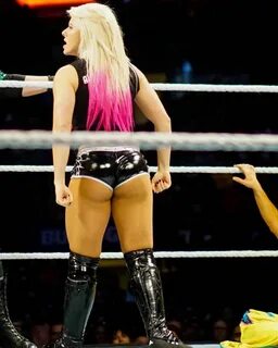 Slideshow wwe divas booty.