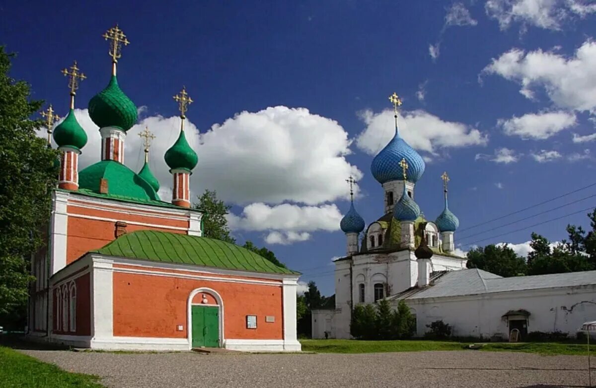 Церкви г александров. Сретенский Новодевичий монастырь Переславль. Храм Невского Переславль-Залесский. Переславль-Залесский Переславский Кремль. Александро Невская Церковь Переславль Залесский.