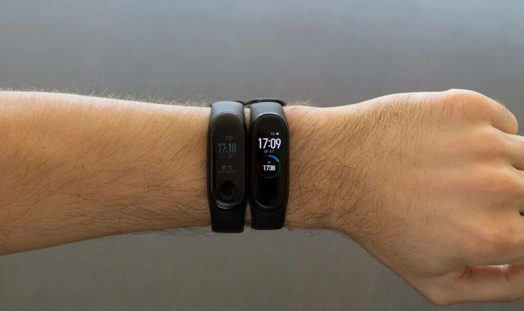 Mi Band 4 экран. Xiaomi mi Band 4 отличие от 5. Размер экрана mi Band 4. Сравнение экрана ми бэнд. Сравнение xiaomi mi band