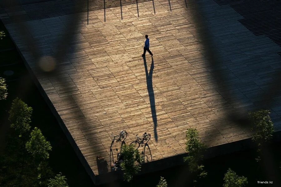 Контраст света и тени в архитектуре. Необычные тени. Игра свет и тень на двоих. Фотосессия с тенями. Игра света и тени.