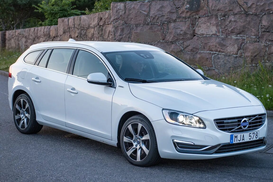 Volvo v60. Вольво v60 2014. Вольво с 60 универсал. Volvo v60 2015. Вольво дизель купить в спб