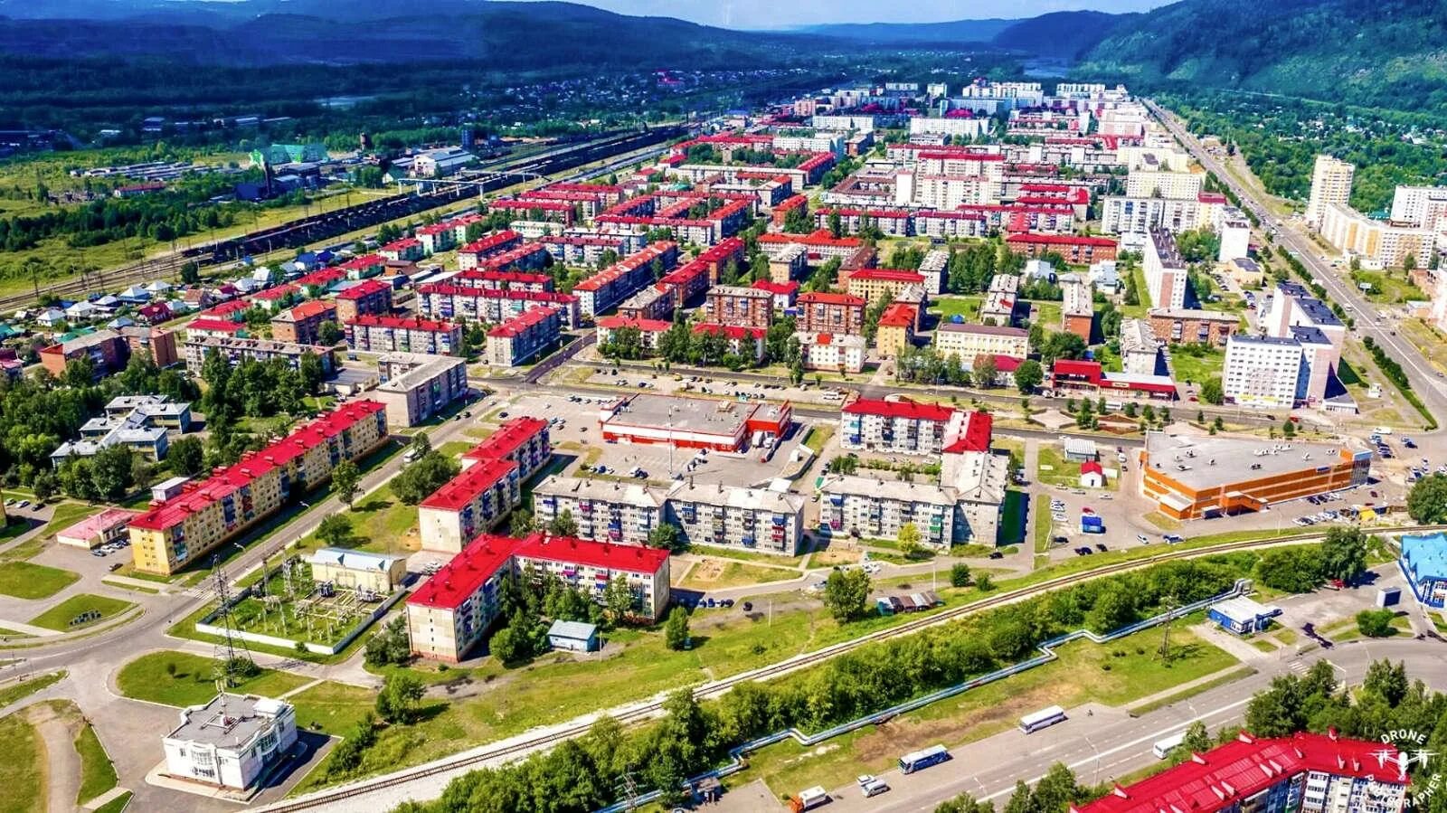 Труд всем кемеровская область. Кемеровская область работа вакансии. Занятость населения кемеровской области. Обогатительная фабрика шахты «листвяжная». Междуреченск кузбасс с высоты.