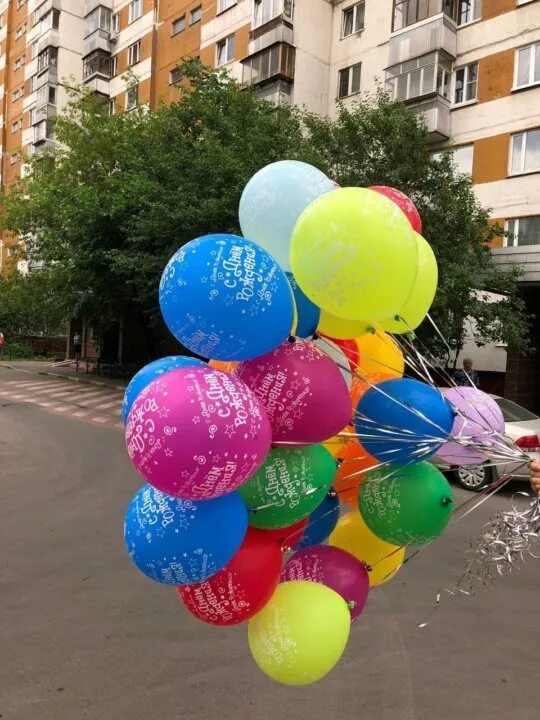 Надув гелиевых шаров. Воздушные шары надутые воздухом. Шарики надутые гелием. Воздушные шары на улице. Надуть шарики гелием.