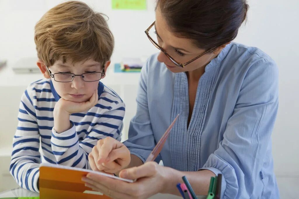 нарушения речи школьников. занятия с логопедом. дизартрия у детей что это. дети с речевой патологией. дети с задержкой психического развития.