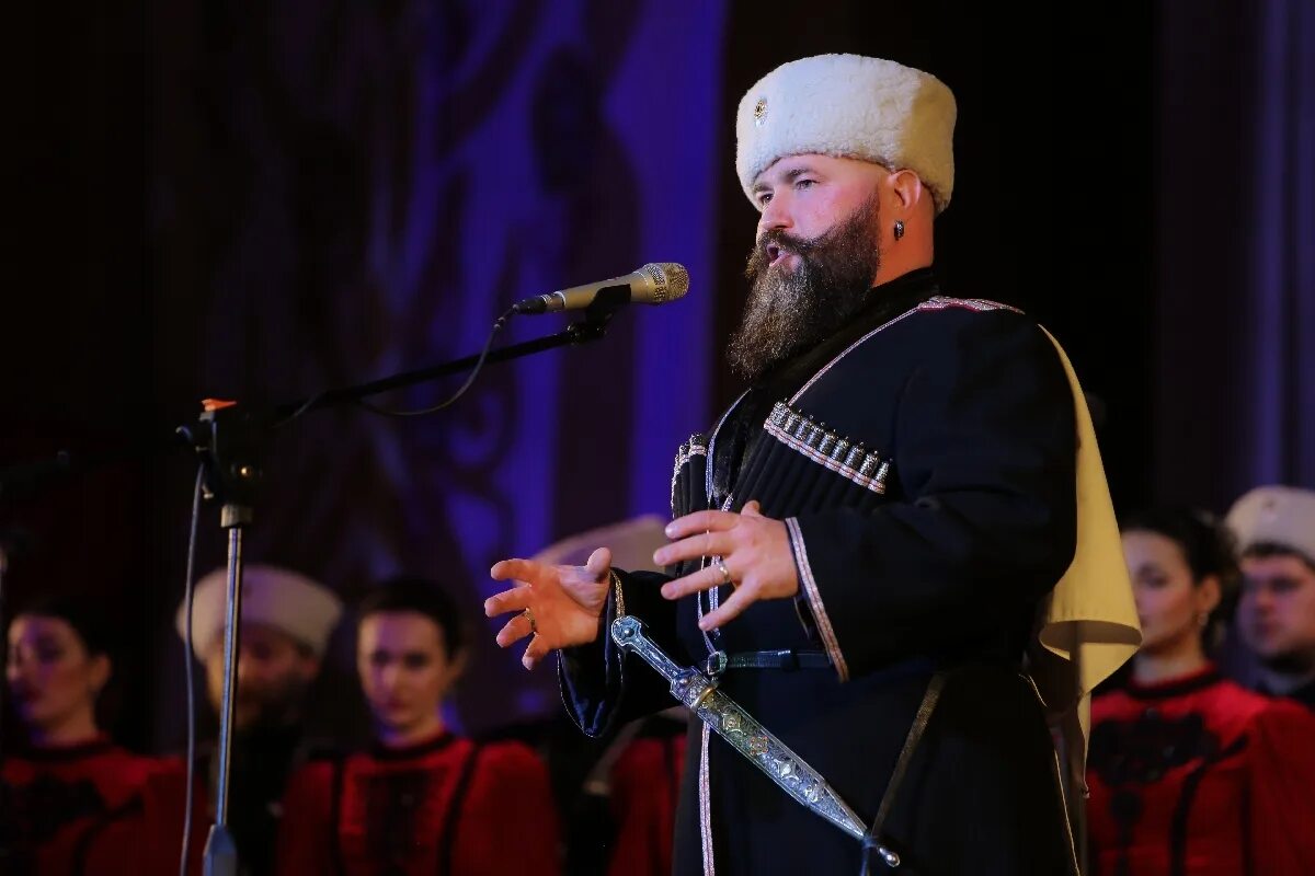 Солист кубанского казачьего. Цкз кубанского казачьего хора краснодар. войсковой певческий хор кубанского казачьего войска. кубанский хор концерт. показать концерт кубанского казачьего хора.