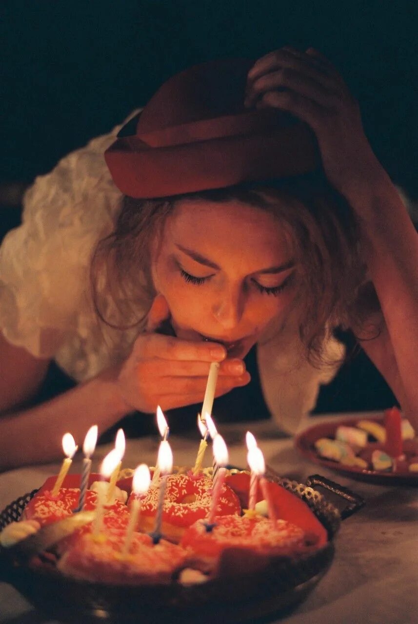 пепельница с сигаретой.