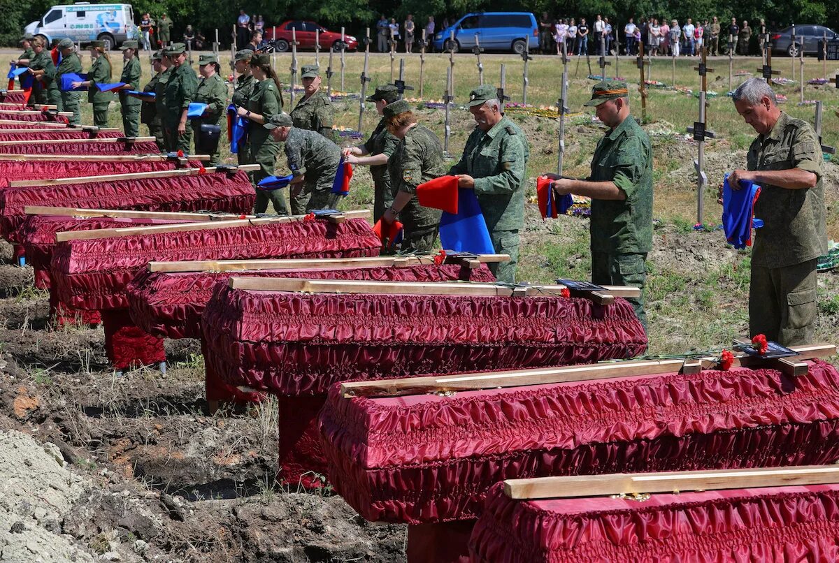 Кладбище военных погибших на Украине. Кладбище украинских солдат. Кладбища погибших солдат ВСУ. Сколько украинцев погибло в войне с россией