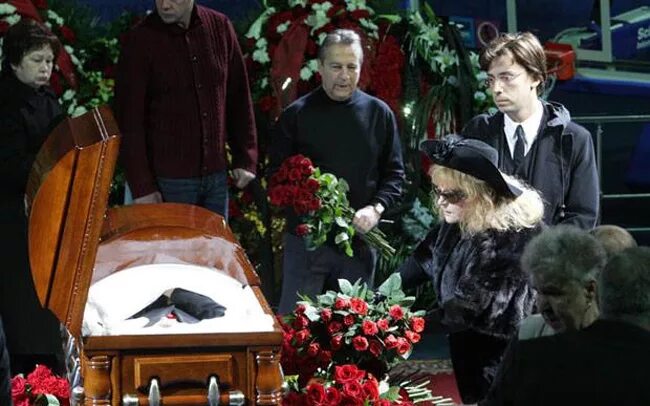 похороны аллы пугачевой. прощание с борисом красновым. похороны аллы пугачевой новости. могила аллы пугачевой. стефанович муж пугачевой.