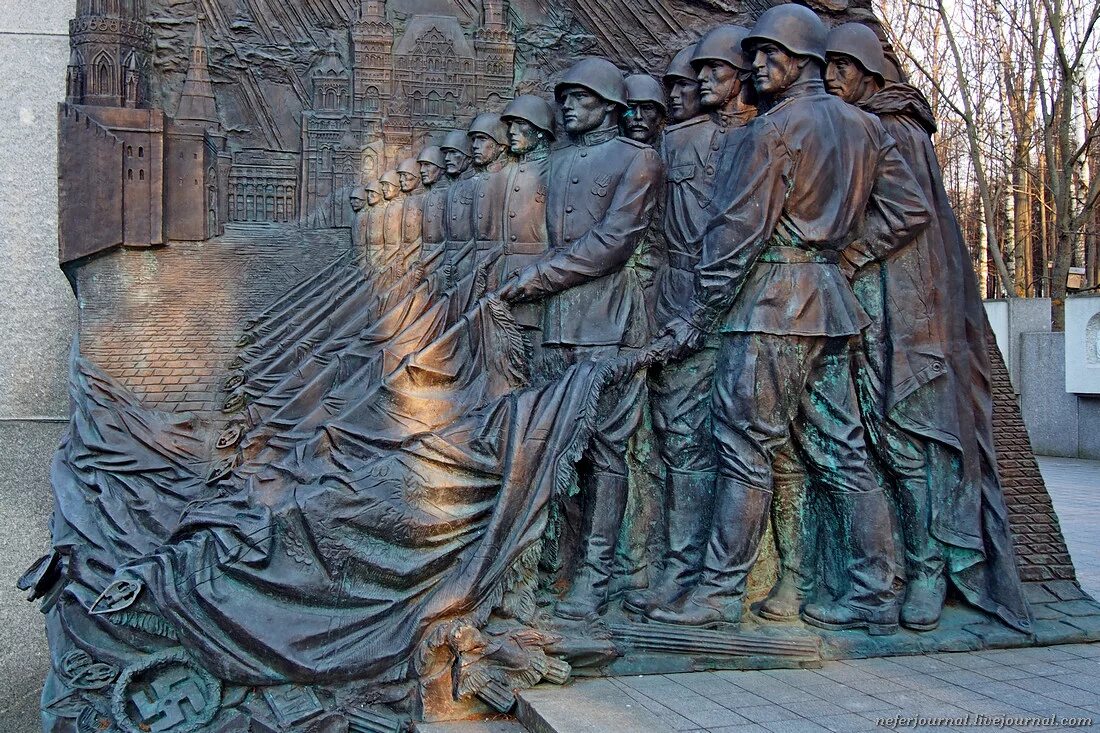 Площадь защитников неба в крылатском памятник. Памятник защитникам неба москвы в крылатском. 2 3 московских памятников посвященных. Кузьма минин и дмитрий пожарский памятник. Поклонная гора в борьбе против фашизма.