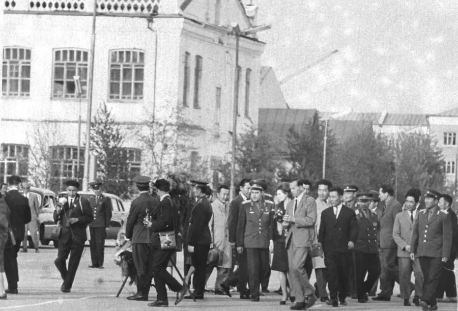 Школа улан батора. Улан батор 15 микрорайон школа. Школа улан батора. Улан батор 70 годы. Школа улан батора.
