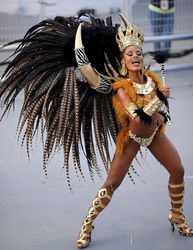 Rio 18. Бразильский карнавал. Фестиваль в Бразилии. Современный карнавал. Бразилия праздники.