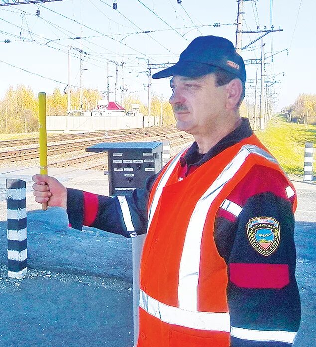 регламент дежурного по переезду. сигналист на железной дороге. помещение дежурного по переезду. дежурный по переезду ржд. дежурная железнодорожного переезда.