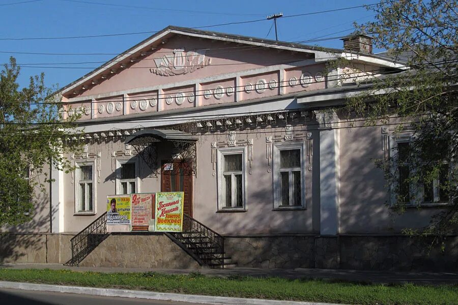 Похоронный дом. Майская площадь троицк. Майская площадь 1 троицк. Поликлиника грэс троицк. Троицк майская площадь 2 двор.