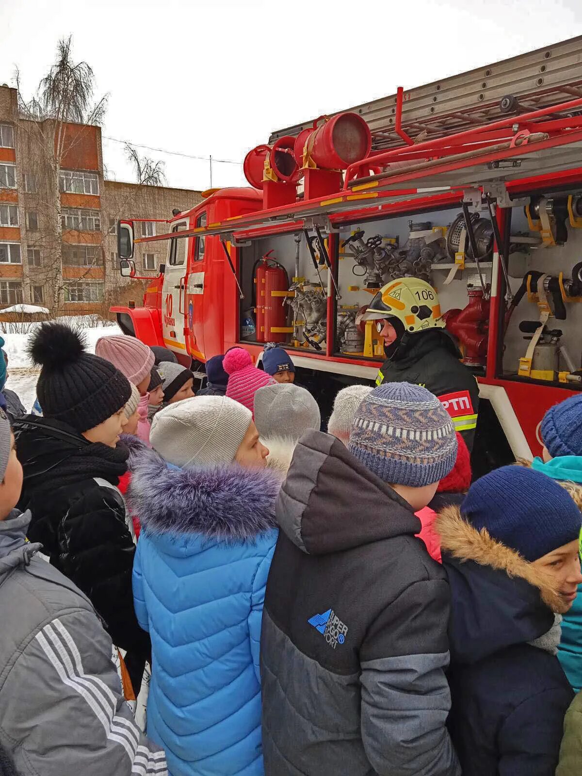 Погода фурманов ивановской на неделю. Пожарная часть города Фурманов. Пожарная часть город Фурманов Ивановской области. Фурманов город рынок. МЧС Фурманов Ивановской области.