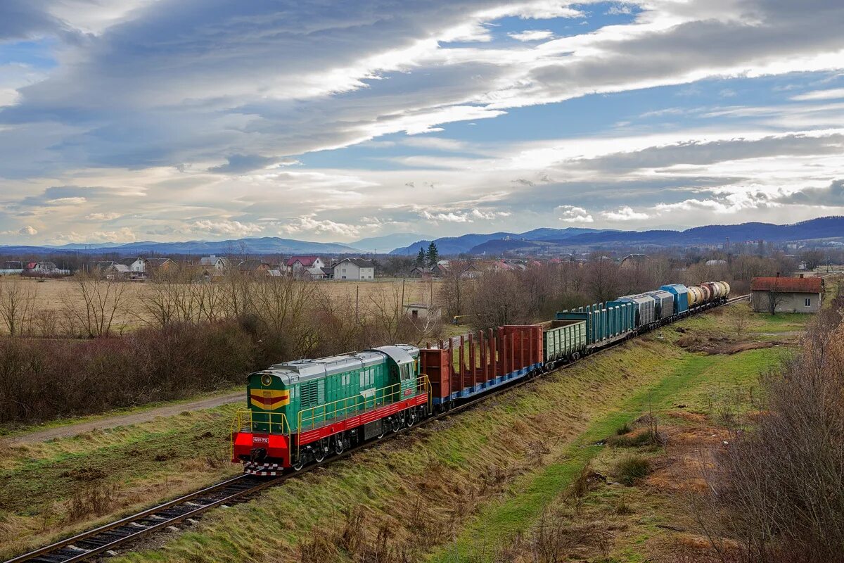 Пассажирский поезд. Железнодорожный транспорт. Ночной локомотив эп1. Сайт поездов ж д. Поезд ржд.