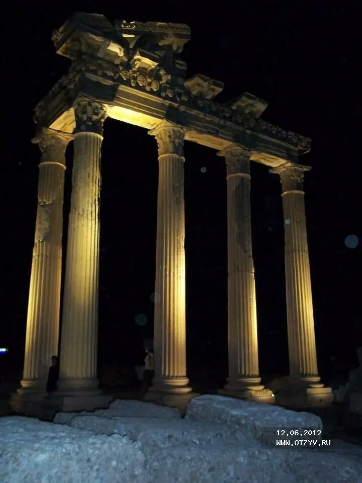 Храм Аполлона в Сиде ночью. Ночное Сиде Турция. Античный город Сиде ночью. Сиде старый город ночью. Сиде ночью
