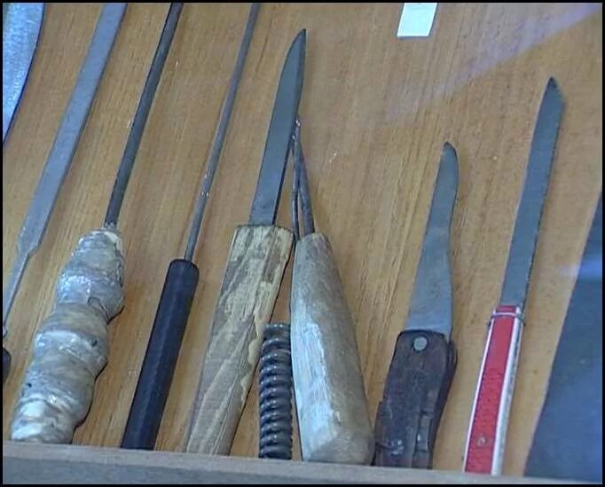 Как сделать заточку. Точилка для ножей своими руками из зажигалки. Заточной круг tormek sj-250. Приспособление строгова для заточки лезвий. Зоновский нож-заточка.