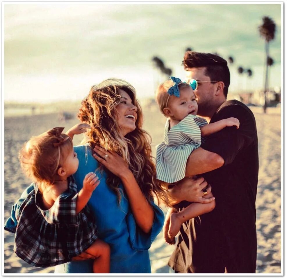 Татум и Окли Фишер по одному. Красивая семья. Красивые семейные фотосессии. Семья со счастливым ребёнком. Дети мечтают о семье