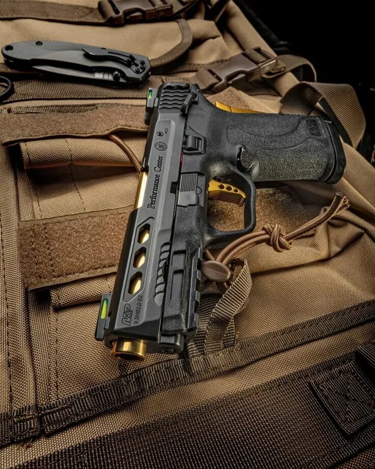 M&P 9. Огнестрельное оружие с щитом. M&P 9 tan. Боевой Smith & Wesson Military & Police b-25.