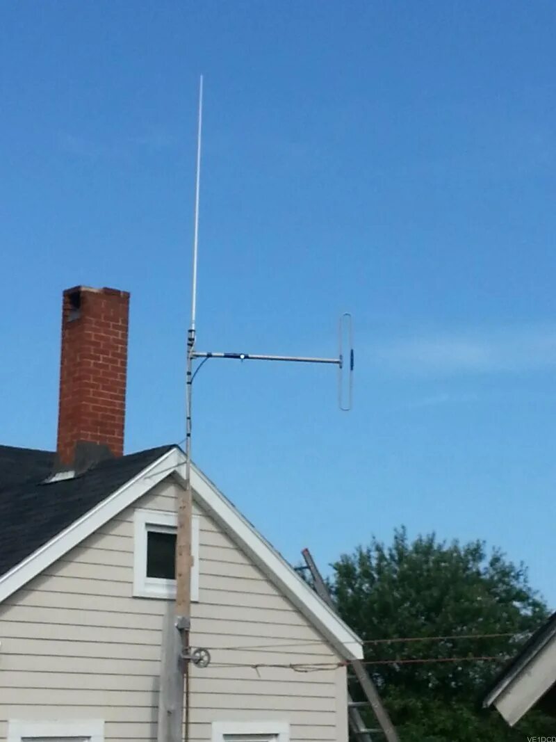 Крепление антенны на крыше. Антенна для дачи. Мачта для тв антенны на дачу. Самодельная мачта для антенны. Асг-опора мачта 14 метров для антенны.