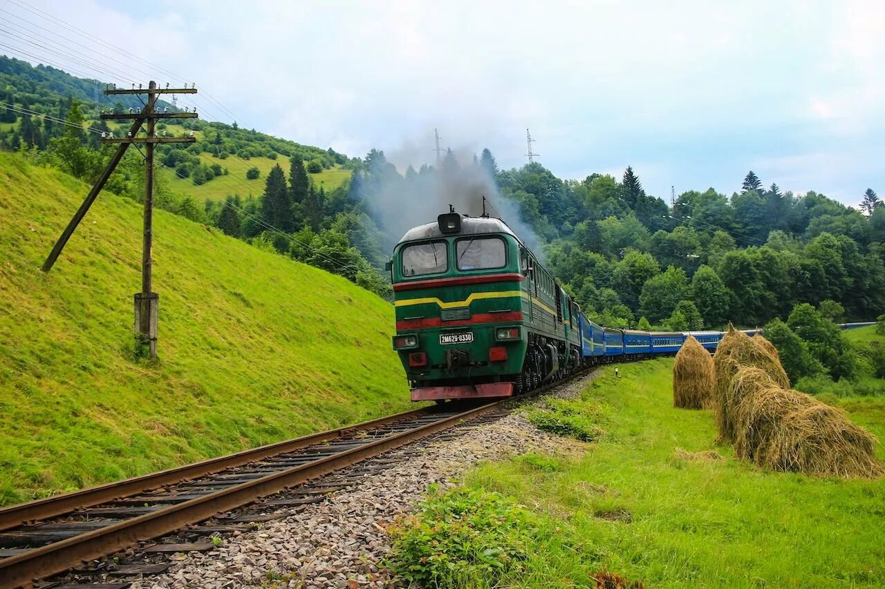 Едем на поезде. Электричка ржд. Поезд на рельсах. Скачай как едет поезд. 3м62у-0096.