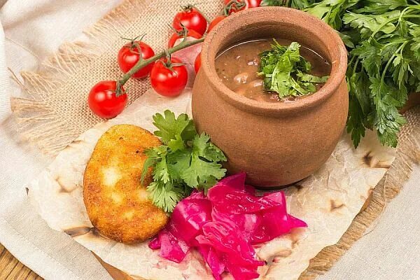 Лобио красное в горшочке. Лобио имерити по имеретински. Лобио в горшочке по-грузински. Лобио в горшочке. Лобио красное по-имеретински.