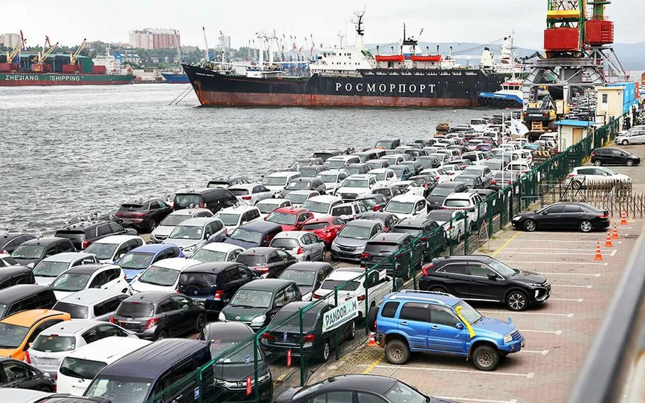 Ввезти машину из японии. Японские авто. Порт Владивостока автомобили. Ввоз автомобилей. Ввоз машин из Японии.