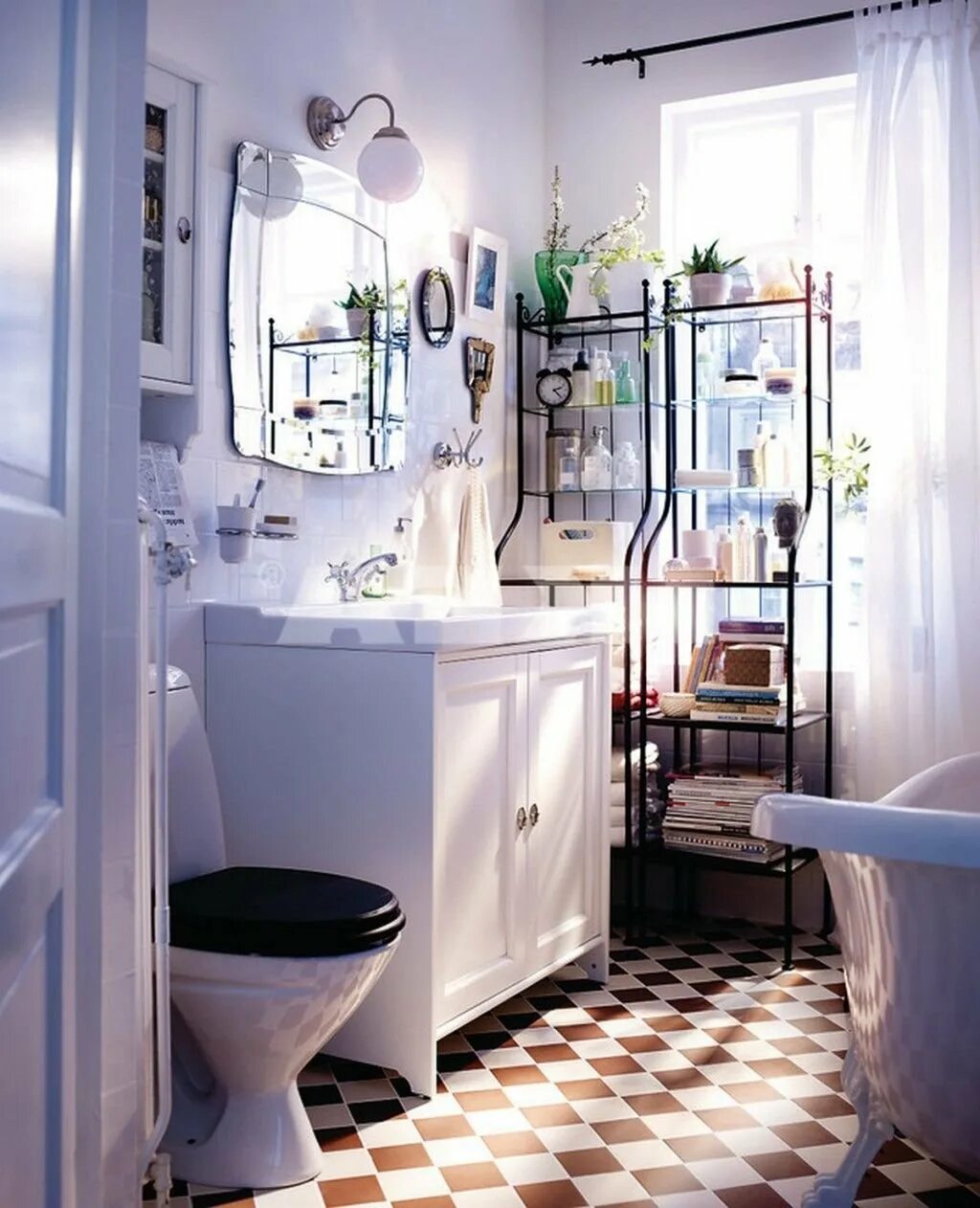 Ванная комната какая должны быть. Ikea ванна. Икеа Ванные комнаты. Интерьер ванной икеа. Ванная икеа в интерьере.