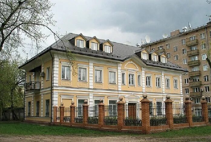 канадская изба мадрид. каркасный дом с эркером и мансардой. дом двухэтажный новация с эркером. дом планировка 100 кв. одноэтажный дом с мансардой.