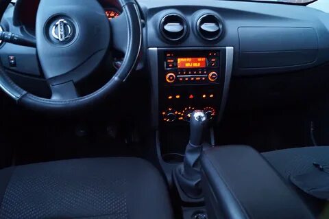 Nissan almera панель