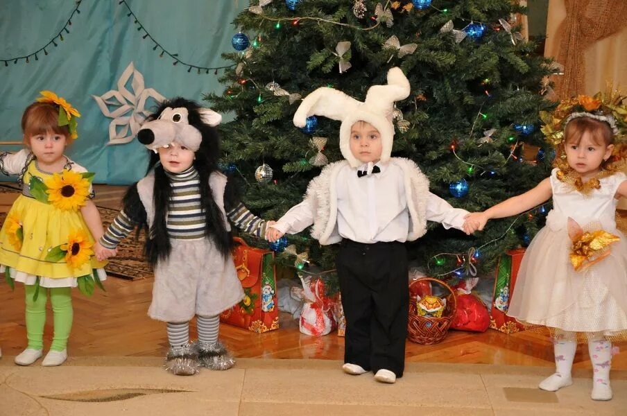 Новогодние сказочные герои. Новогодние картинки для детей. Красивые детские новогодние открытки. Новый год для самых маленьких сценарий. Новогодний утренник в подготовительной группе.