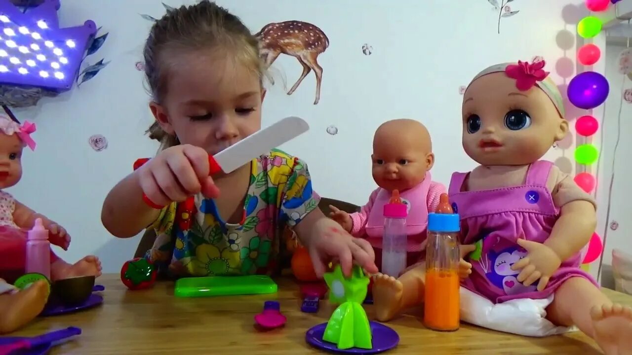 Распаковка пупс. Распаковка игрушек для девочек. Игрушки для девочек видео распаковка. Куклы Пупсики делают уколы. Куклы Пупсики упал велосипед.