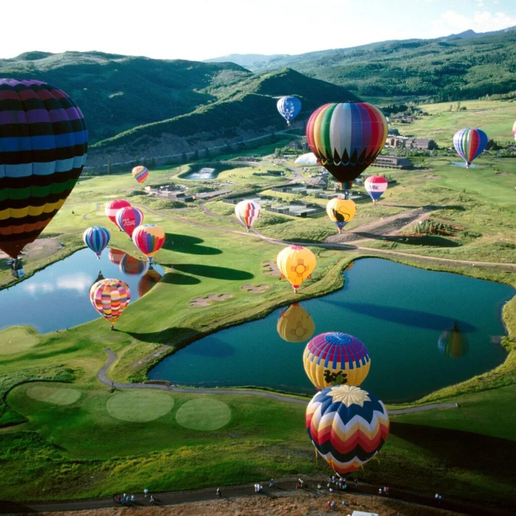 Поездка на шаре. Воздушные шары. Фестиваль воздушных шаров. Пейзаж с воздушным шаром. Путешествие на воздушных шариках.
