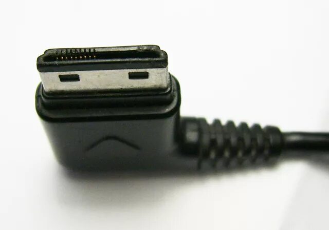 Samsung gt c3011 зарядка. Переходник для наушников самсунг 3600. USB кабель самсунг s3600. Samsung s3600 разъем. Разъем для зарядки телефона самсунг