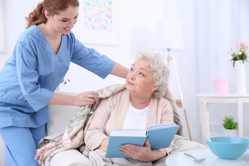 Понятие патронажа и виды. Патронаж над человеком. Медсестра и пожилой человек. Патронаж картинки. Патронаж над человеком.