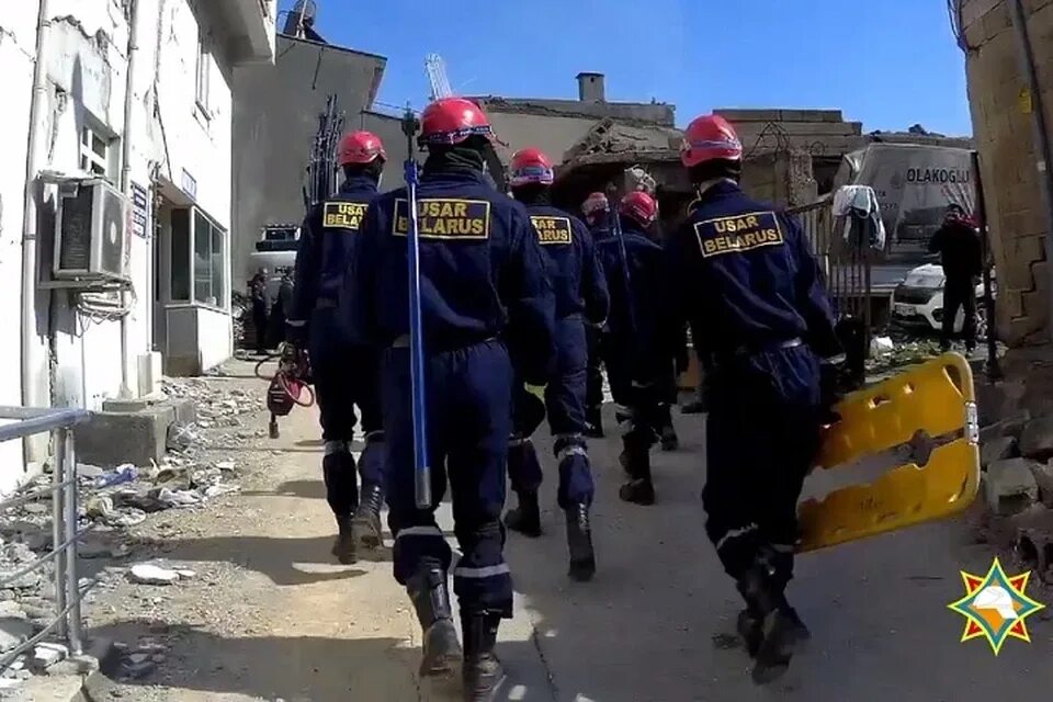 1020 от 04.12 2025 мчс. Российские спасатели в турции. украинские спасатели в турции. спасатели фото. фильм про мчс.